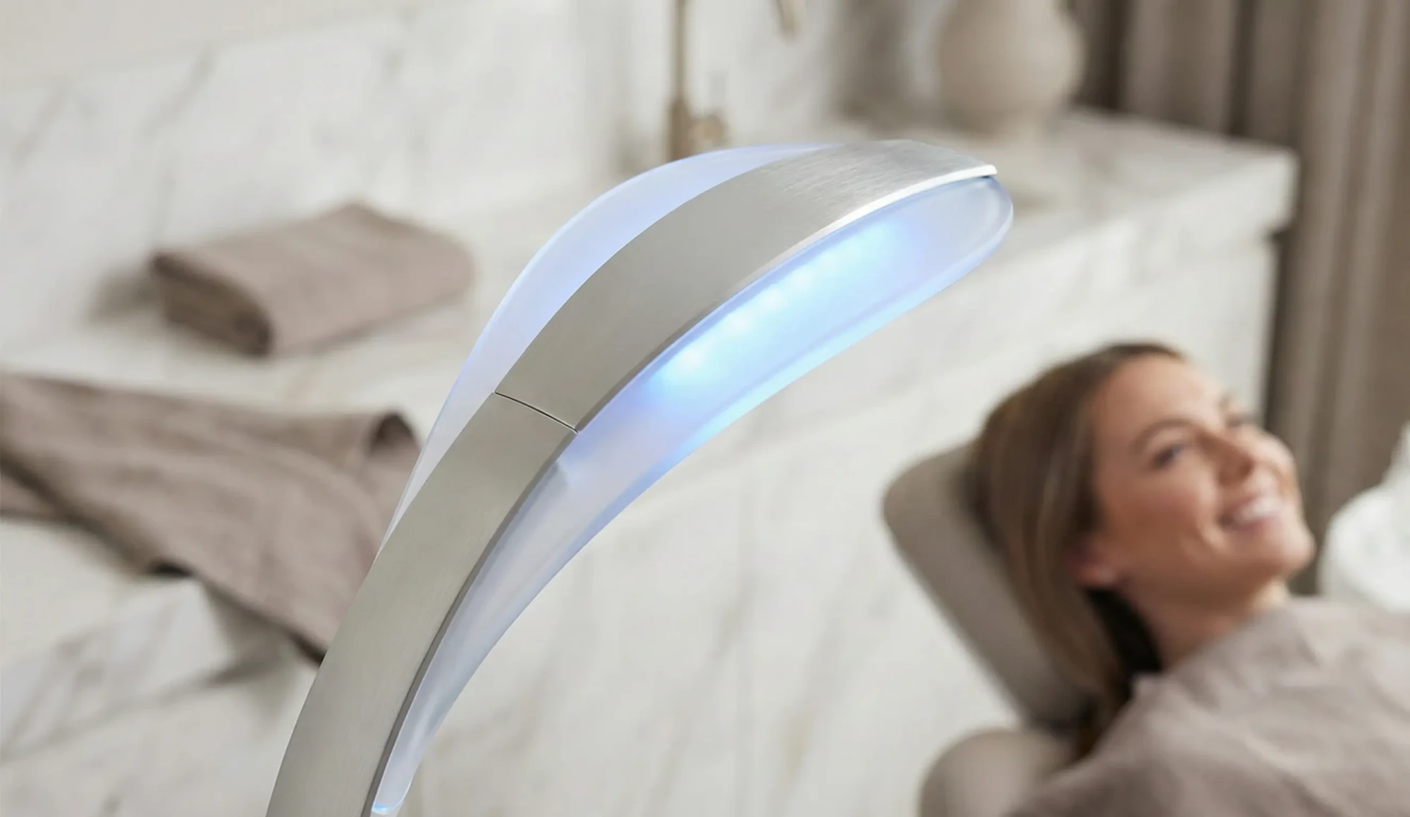 Kit blanchiment dentaire professionnel — Lampe LED, gels 0.1% et accessoires conformes normes CE inclus formation